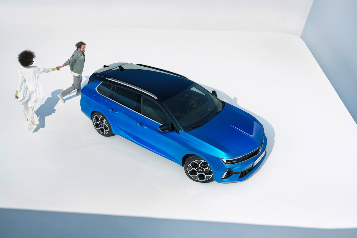 Opel Astra Sports Tourer fa un salto nell’era elettrica e del design Opel Astra Sports Tourer fa un salto nell’era elettrica e del design