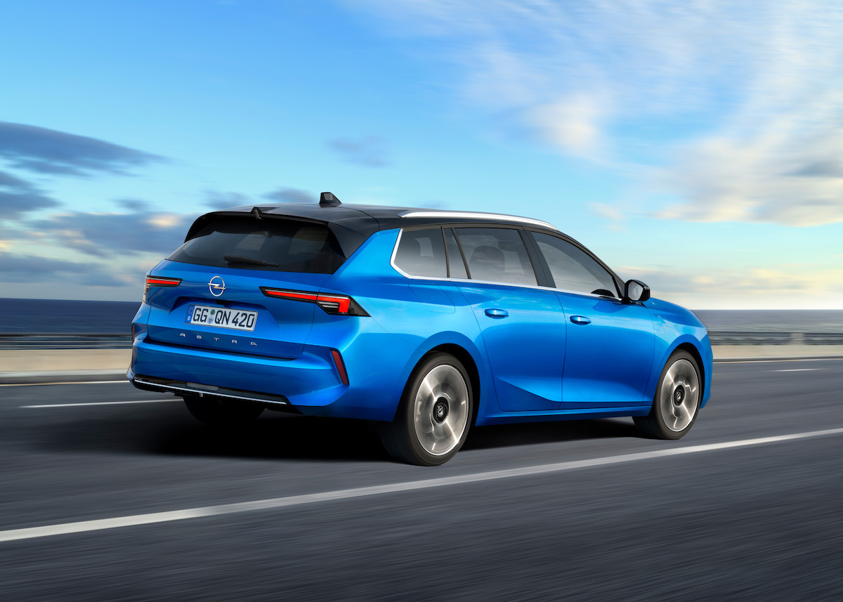Opel Astra Sports Tourer fa un salto nell’era elettrica e del design Opel Astra Sports Tourer fa un salto nell’era elettrica e del design