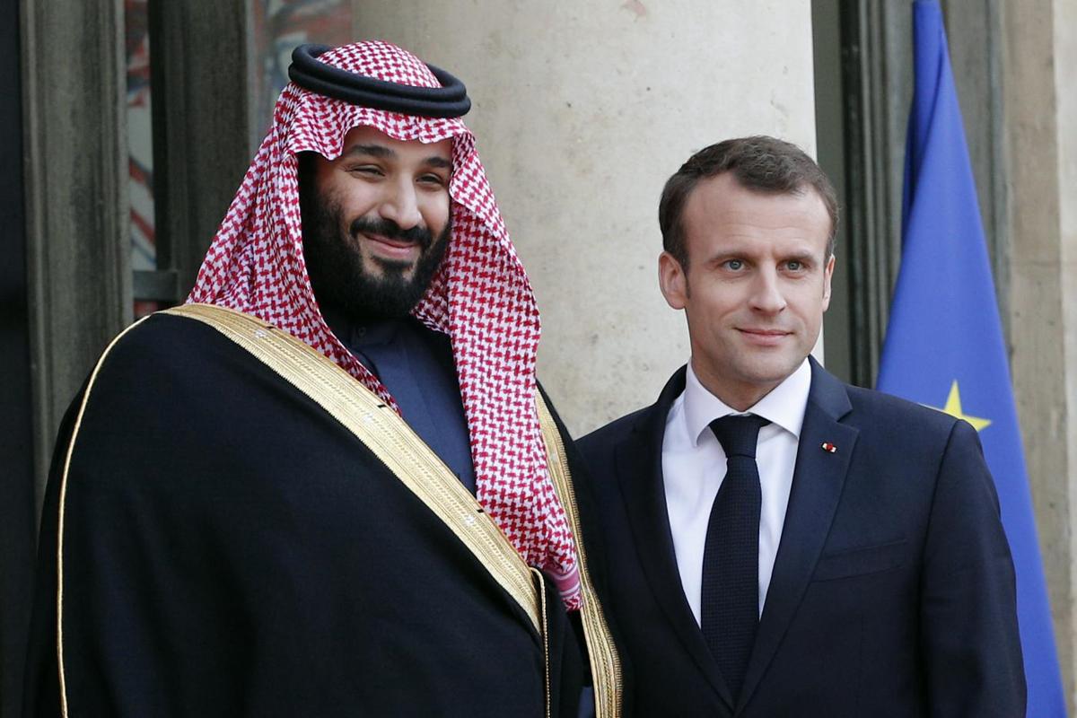 Macron, affari d’oro con gli Emirati. 16 mld per 80 jet militari: polemica Macron, affari d’oro con gli Emirati. 16 mld per 80 jet militari: polemica