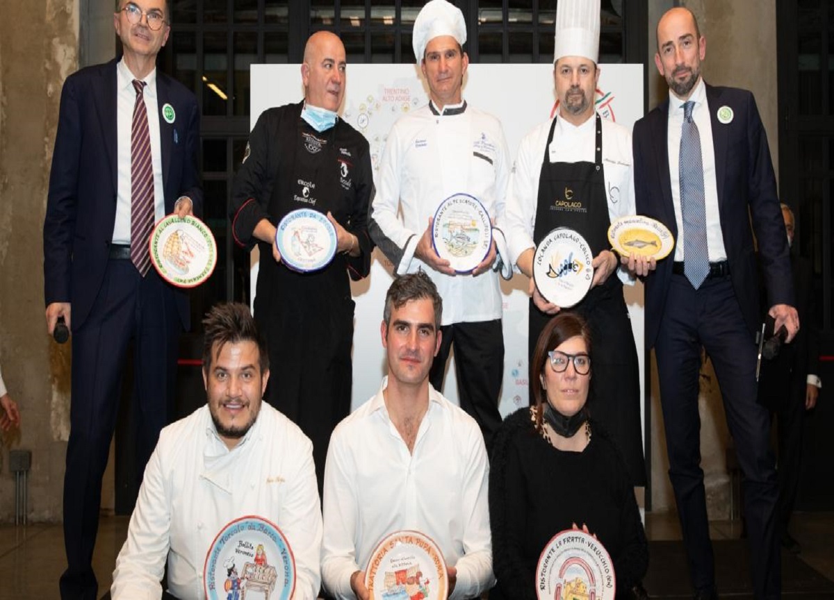 Presentata a Milano la nuova guida de “I ristoranti del buon ricordo”. FOTO