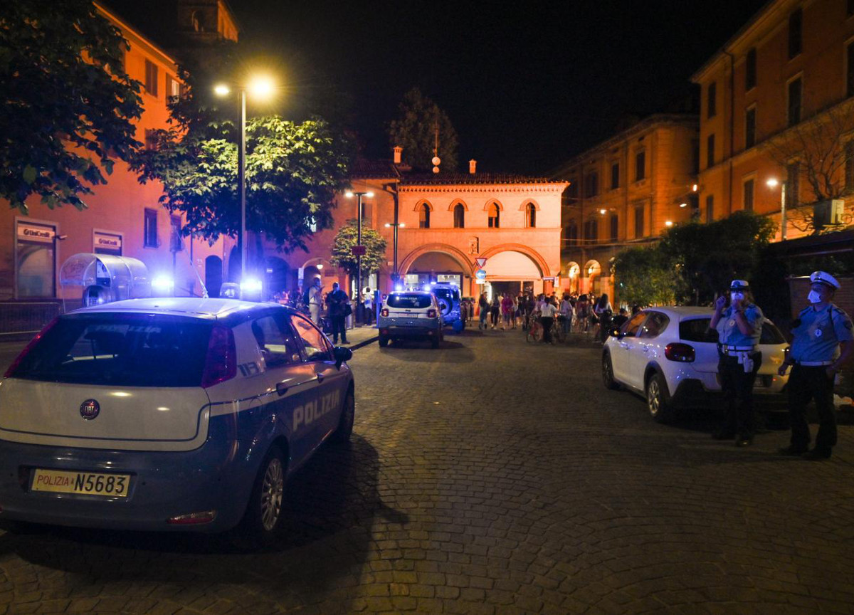 Anziano di 82 anni ucciso in casa con una motosega. Si cerca un 35enne suo ex Anziano di 82 anni ucciso in casa con una motosega. Si cerca un 35enne suo ex