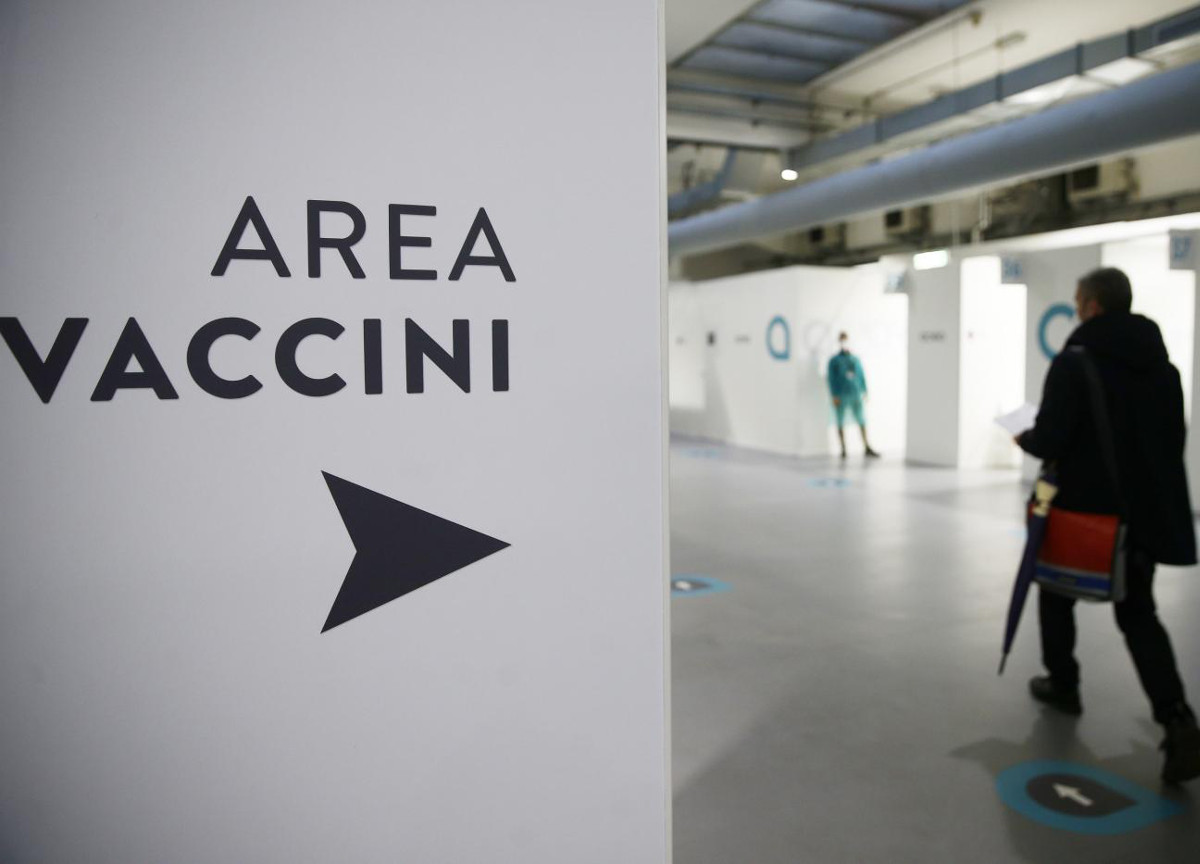 Vaccino, Salute: “I guariti dal Covid devono fare la terza dose dopo 5 mesi” Vaccino, Salute: “I guariti dal Covid devono fare la terza dose dopo 5 mesi”