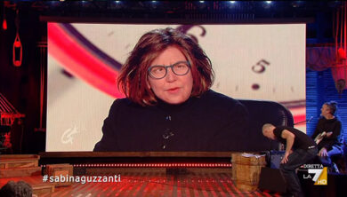 Sabina Guzzanti imita Lucia Annunziata, guarda il video esilarante