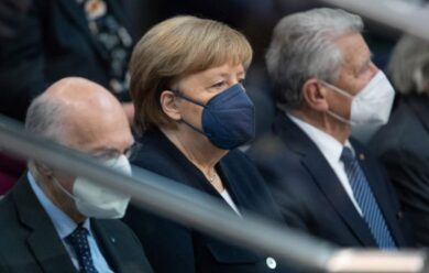 Germania, Scholz giura da cancelliere davanti a Merkel e Bundestag. VIDEO