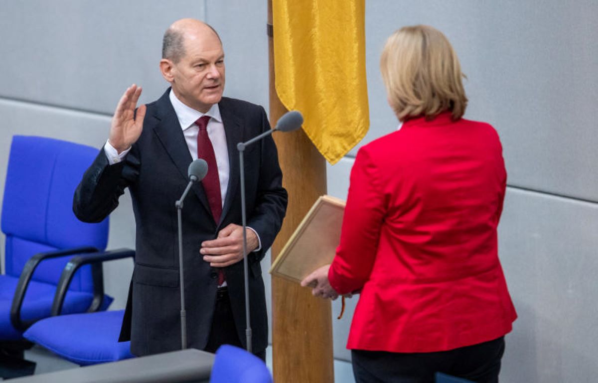Germania, Scholz giura da cancelliere davanti a Merkel e Bundestag. VIDEO Germania, Scholz giura da cancelliere davanti a Merkel e Bundestag. VIDEO