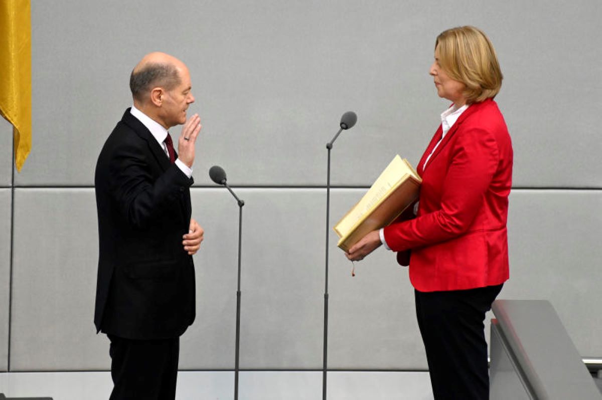 Germania, Scholz giura da cancelliere davanti a Merkel e Bundestag. VIDEO Germania, Scholz giura da cancelliere davanti a Merkel e Bundestag. VIDEO