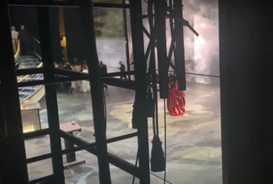 Prima della Scala, cambio scena tra secondo e terzo atto dal backstage. VIDEO