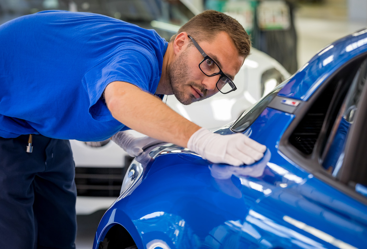 Alpine: le 50 sfumature di blu, un colore iconico on the move