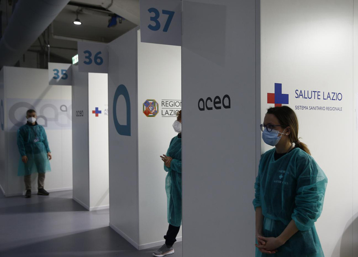 Governo, ipotesi obbligo di vaccino per i lavoratori: con 200 morti scatta