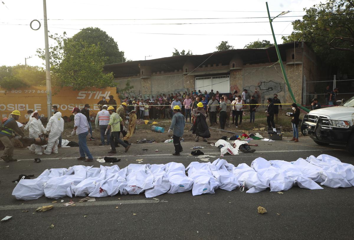 Messico, si schianta un camion con oltre 100 migranti a bordo: 55 morti Messico, si schianta un camion con oltre 100 migranti a bordo: 55 morti