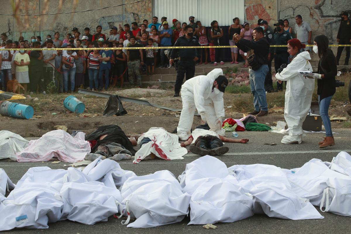 Messico, si schianta un camion con oltre 100 migranti a bordo: 55 morti Messico, si schianta un camion con oltre 100 migranti a bordo: 55 morti