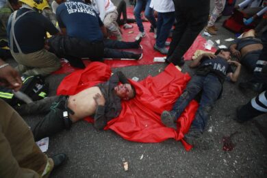 Messico, si schianta un camion con oltre 100 migranti a bordo: 55 morti