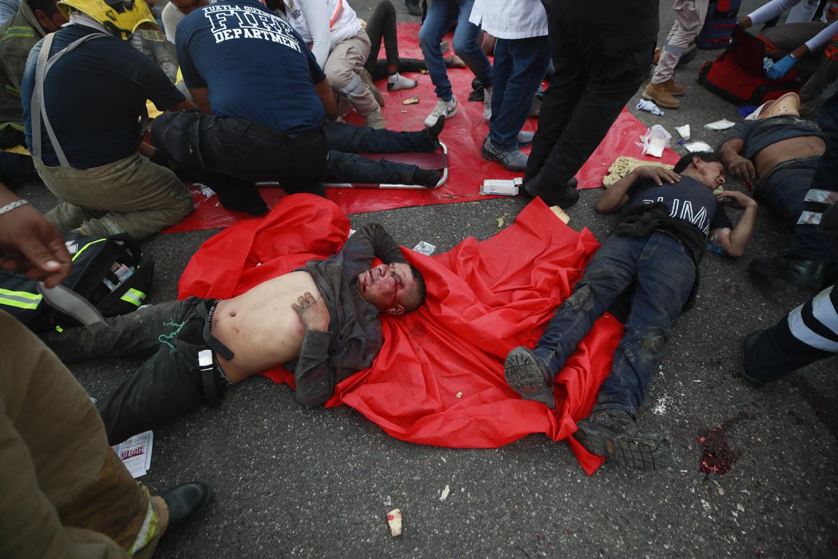 Messico, si schianta un camion con oltre 100 migranti a bordo: 55 morti Messico, si schianta un camion con oltre 100 migranti a bordo: 55 morti