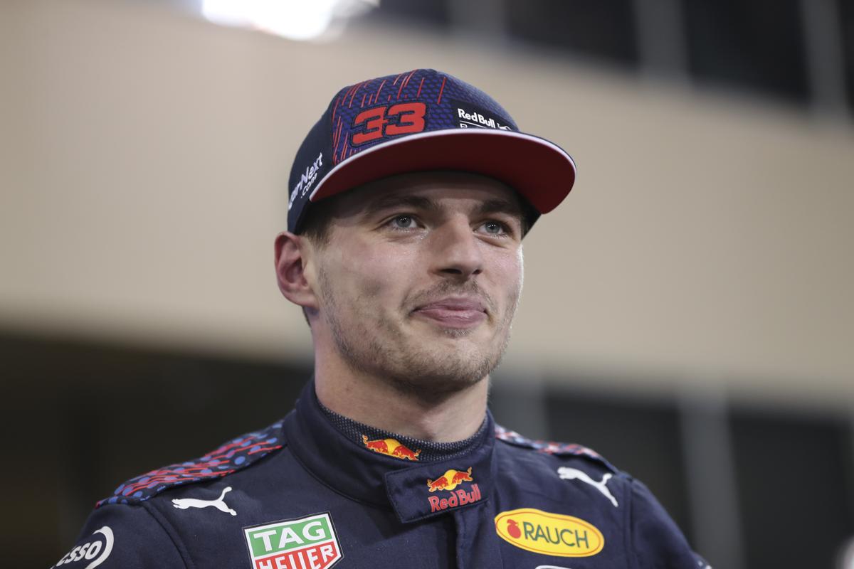 F1, Verstappen campione del mondo all’ultimo giro: safety car e passa Hamilton F1, Verstappen campione del mondo all’ultimo giro: safety car e passa Hamilton