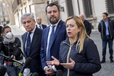 Quirinale, Meloni: “Patriota senza compromessi”. Occhi sul tavolo di Salvini