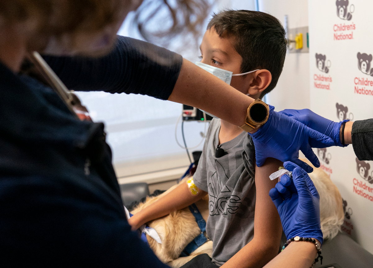 Vaccino bambini, il governo cambia idea. Green Pass anche a fascia 5-11 anni Vaccino bambini, il governo cambia idea. Green Pass anche a fascia 5-11 anni