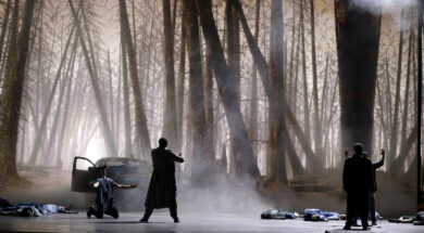 Una BMW Serie 5 nelle scene di apertura del Macbeth alla Scala di Milano
