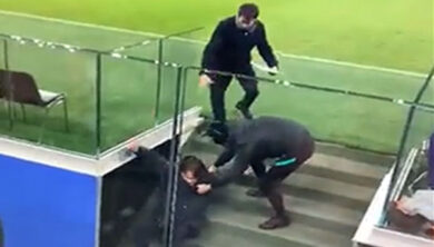 Calcio, la “scivolata” di Simone Inzaghi diventa virale. VIDEO