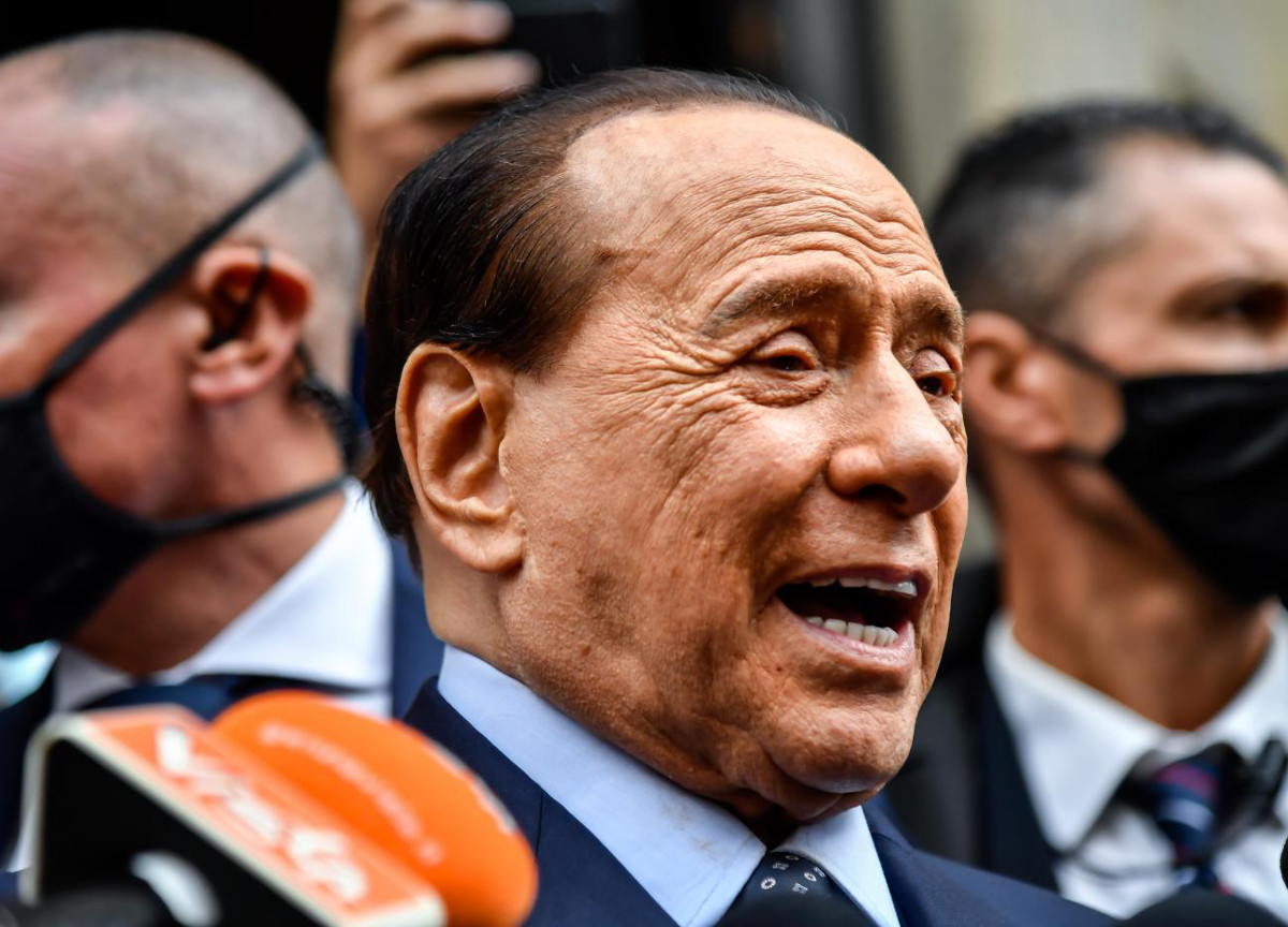 Quirinale, Berlusconi e la squadra di franchi tiratori per affossare Draghi Quirinale, Berlusconi e la squadra di franchi tiratori per affossare Draghi