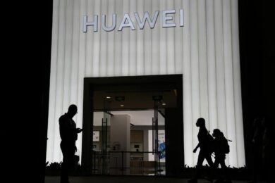 Huawei, i legami col governo cinese: “sorveglianza e rieducazione ideologica”
