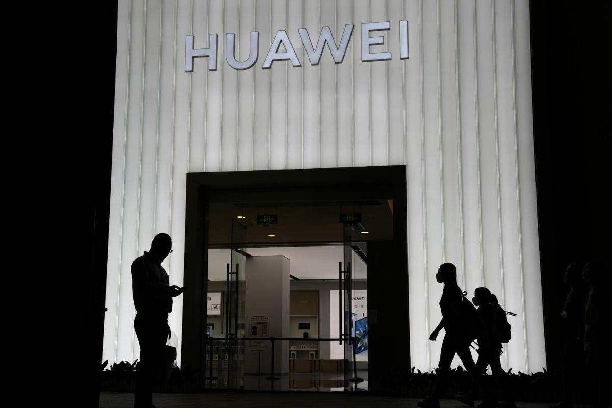 Huawei, i legami col governo cinese: “sorveglianza e rieducazione ideologica” Huawei, i legami col governo cinese: “sorveglianza e rieducazione ideologica”