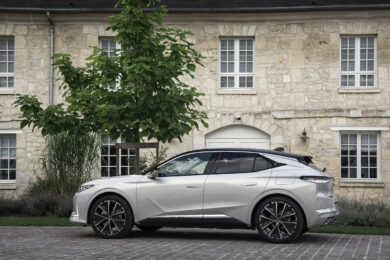 DS4, disponibile con motori Benzina, Diesel oppure l’ibrido plug-in E-Tense