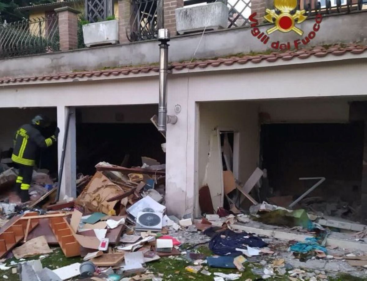 Roma, esplode villetta a Rocca di Papa: grave una donna. Ipotesi fuga di gas