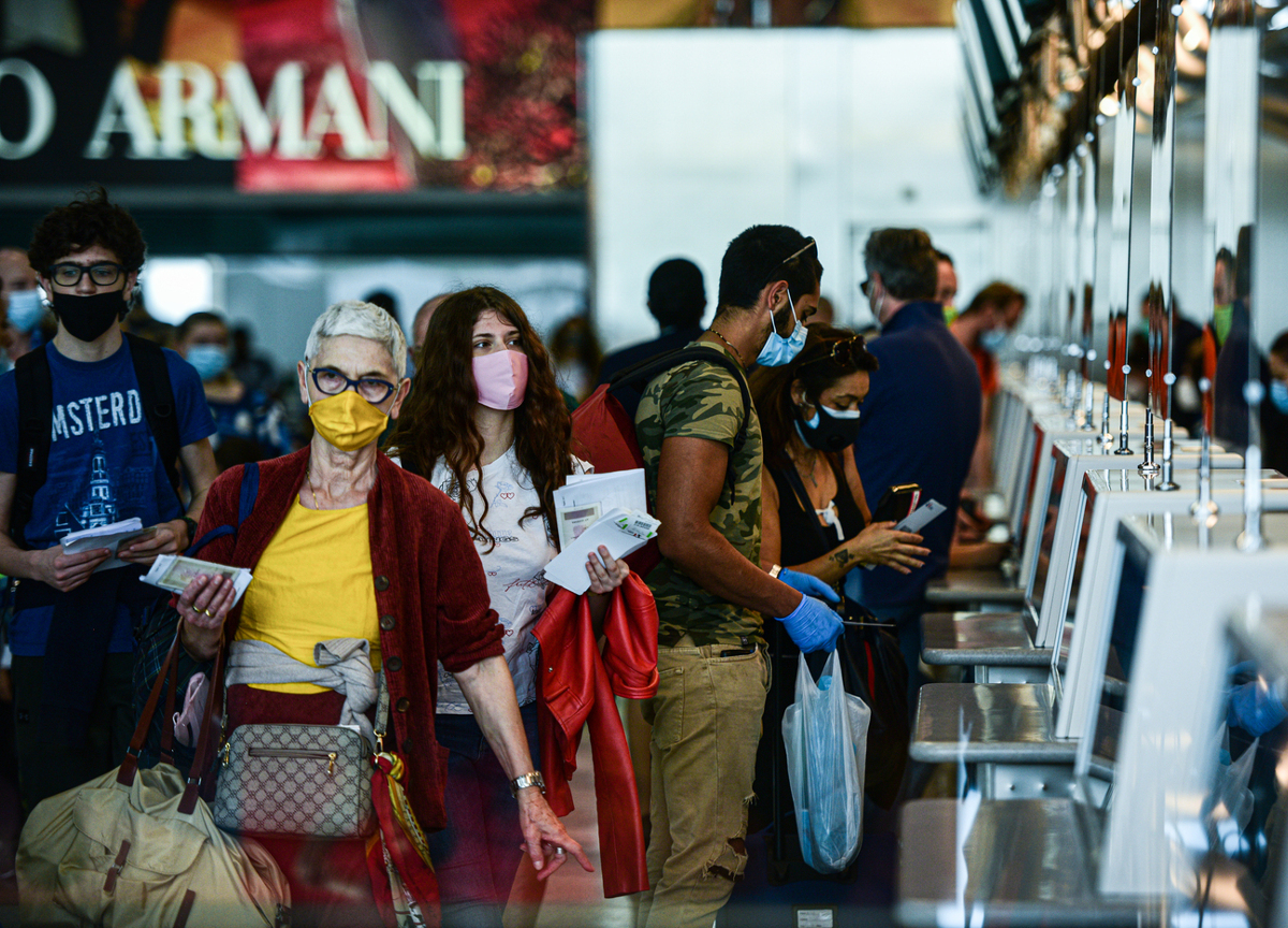 Tamponi ai turisti, Ue vs Italia. Draghi: “Necessario, c’è poco da riflettere” Tamponi ai turisti, Ue vs Italia. Draghi: “Necessario, c’è poco da riflettere”