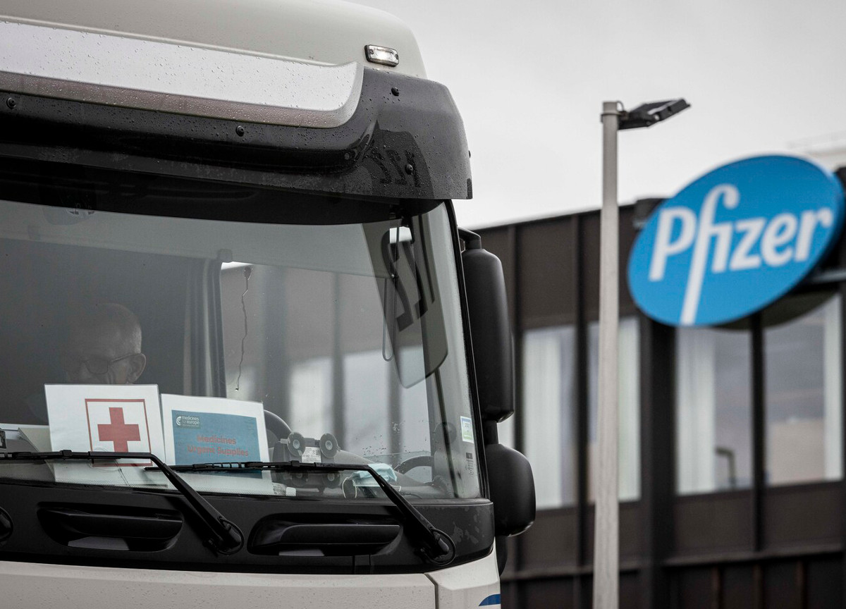 Pfizer, pronta la pillola anti-Covid. “Protegge da Omicron, efficacia al 90%”