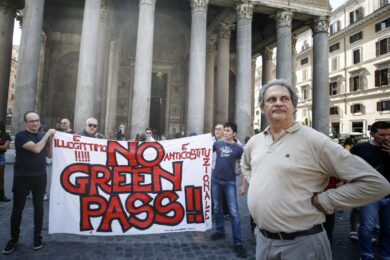 Forza Nuova, Fiore e Castellino indagati per terrorismo: “Addestravano No Vax”