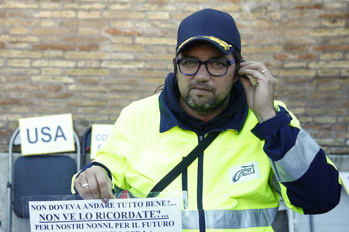 Pordenone, No Vax assaltano l’ospedale. Foglio di via per 3 anni a Puzzer Pordenone, No Vax assaltano l’ospedale. Foglio di via per 3 anni a Puzzer