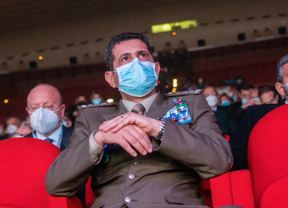 Vaccino bimbi, Figliuolo: “500 mila al giorno. Hub dedicati con area giochi”