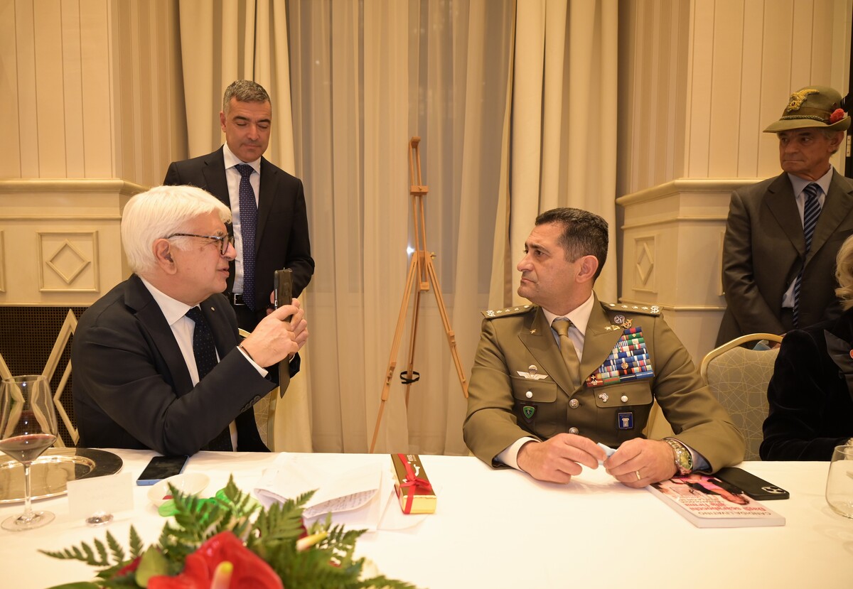 Vaccino bimbi, Figliuolo: “500 mila al giorno. Hub dedicati con area giochi”