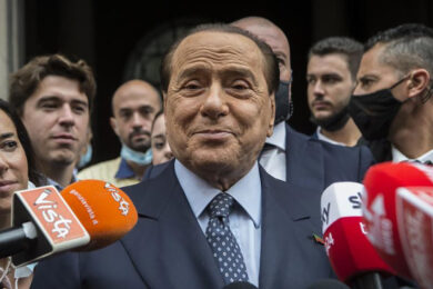 Quirinale, Berlusconi ufficialmente candidato. E gli mancano pochissimi voti