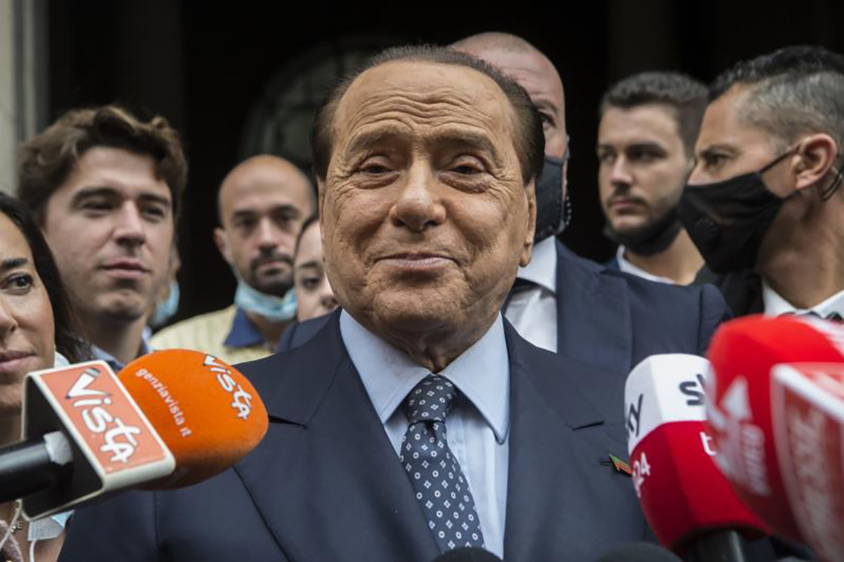 Quirinale, Berlusconi ufficialmente candidato. E gli mancano pochissimi voti Quirinale, Berlusconi ufficialmente candidato. E gli mancano pochissimi voti