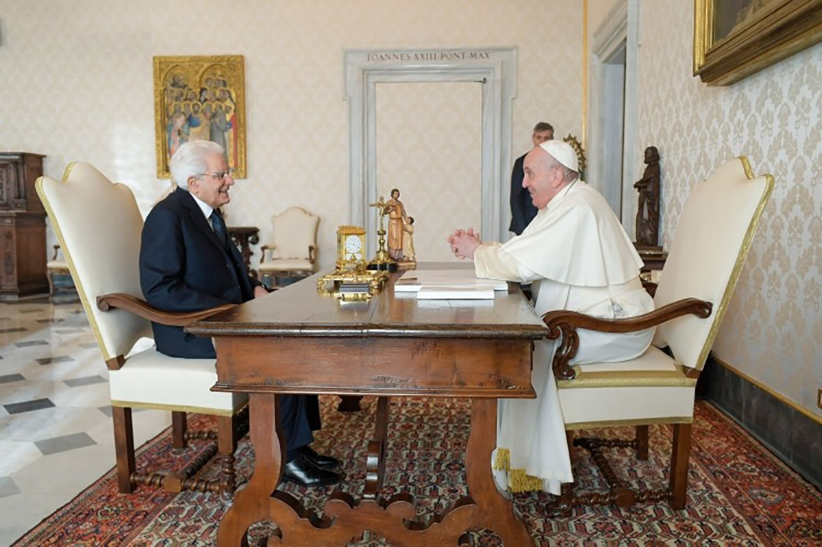 Mattarella lascia tutti in braghe di tela. Vede il Papa, “E’ il mio commiato” Mattarella lascia tutti in braghe di tela. Vede il Papa, “E’ il mio commiato”