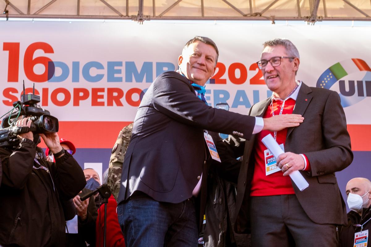 Sciopero, i sindacati contro la Manovra. Bombardieri: “Piazze piene”. Video Sciopero, i sindacati contro la Manovra. Bombardieri: “Piazze piene”. Video