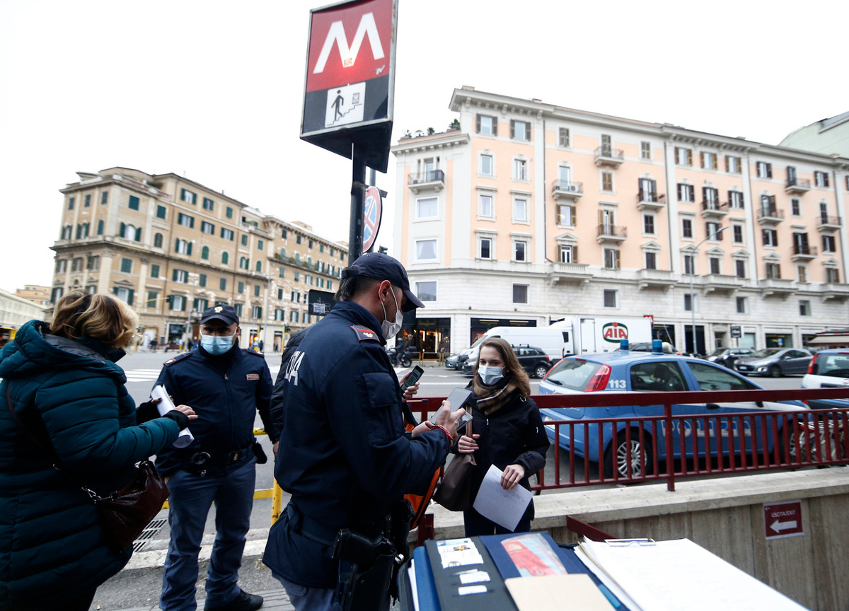 Coronavirus, Natale blindato per 12 mln di italiani. Sette Regioni in giallo Coronavirus, Natale blindato per 12 mln di italiani. Sette Regioni in giallo