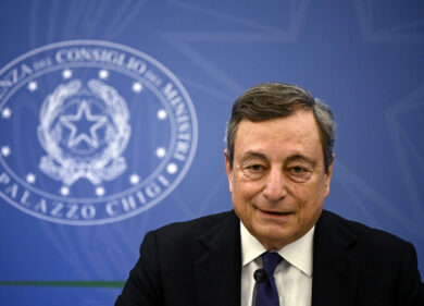 Ue, la conferma che comanda Draghi. Sì al Green Pass all’italiana con tampone