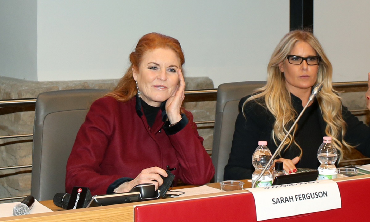 Sarah Ferguson, primo romanzo per l’ex del principe Andrea: “Mai tardi” Sarah Ferguson, primo romanzo per l’ex del principe Andrea: “Mai tardi”