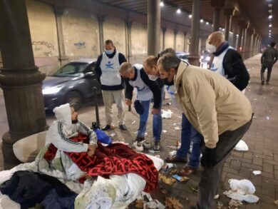 Tunnel della stazione Centrale: i senzatetto portati nei centri di accoglienza