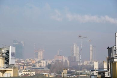 Smog, in Lombardia Pm10 sopra i limiti: scattano misure di primo livello