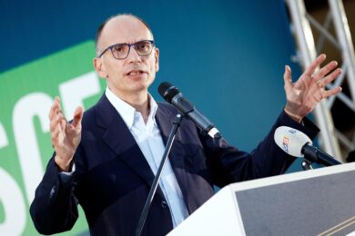 Sondaggi, Pd fa il vuoto: lo scatto di Letta su Meloni e Salvini. M5s male