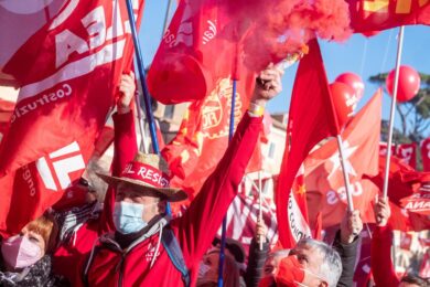 Pensioni assegni: taglio sopra al 30% con ricalcolo contributivo. Allarme Cgil