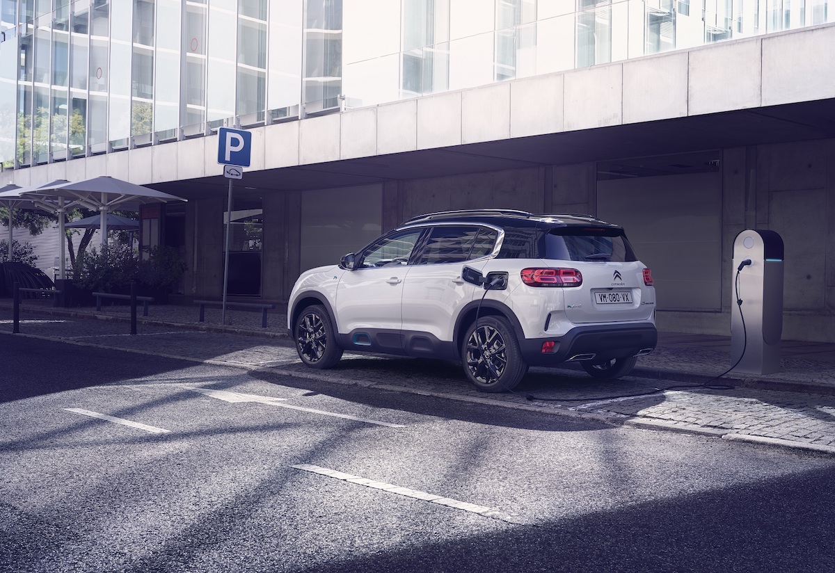 Citroën offre soluzioni 100% elettriche o ibride plug-in per tutti Citroën offre soluzioni 100% elettriche o ibride plug-in per tutti