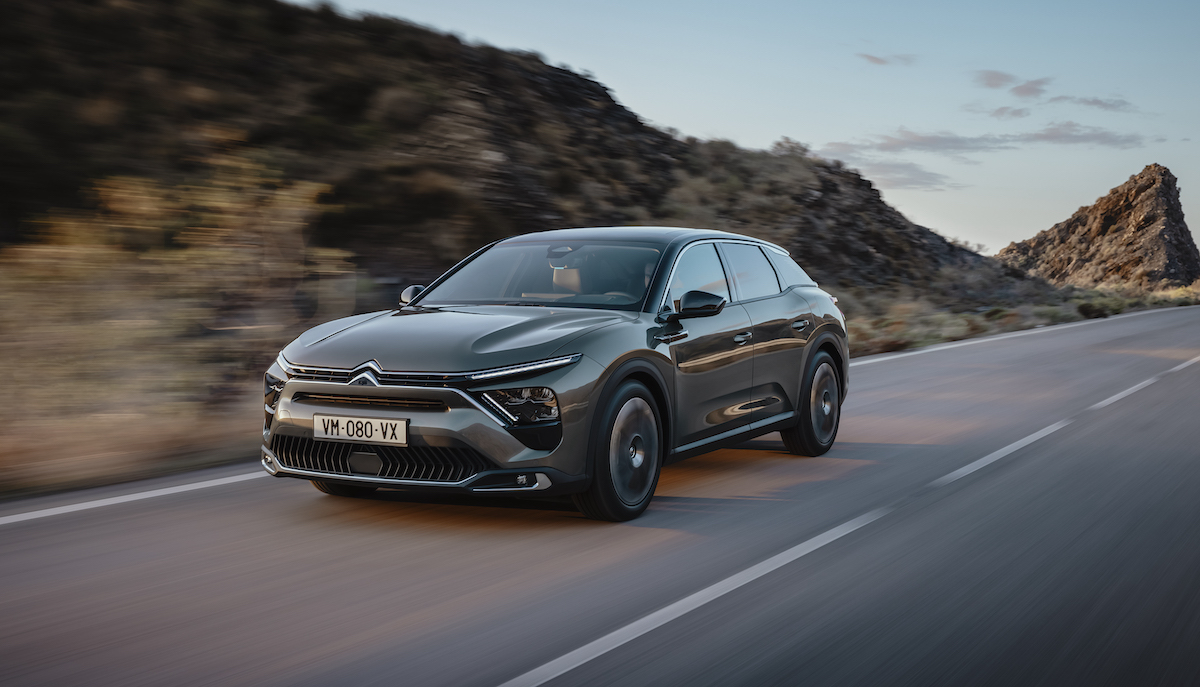 Citroën offre soluzioni 100% elettriche o ibride plug-in per tutti Citroën offre soluzioni 100% elettriche o ibride plug-in per tutti