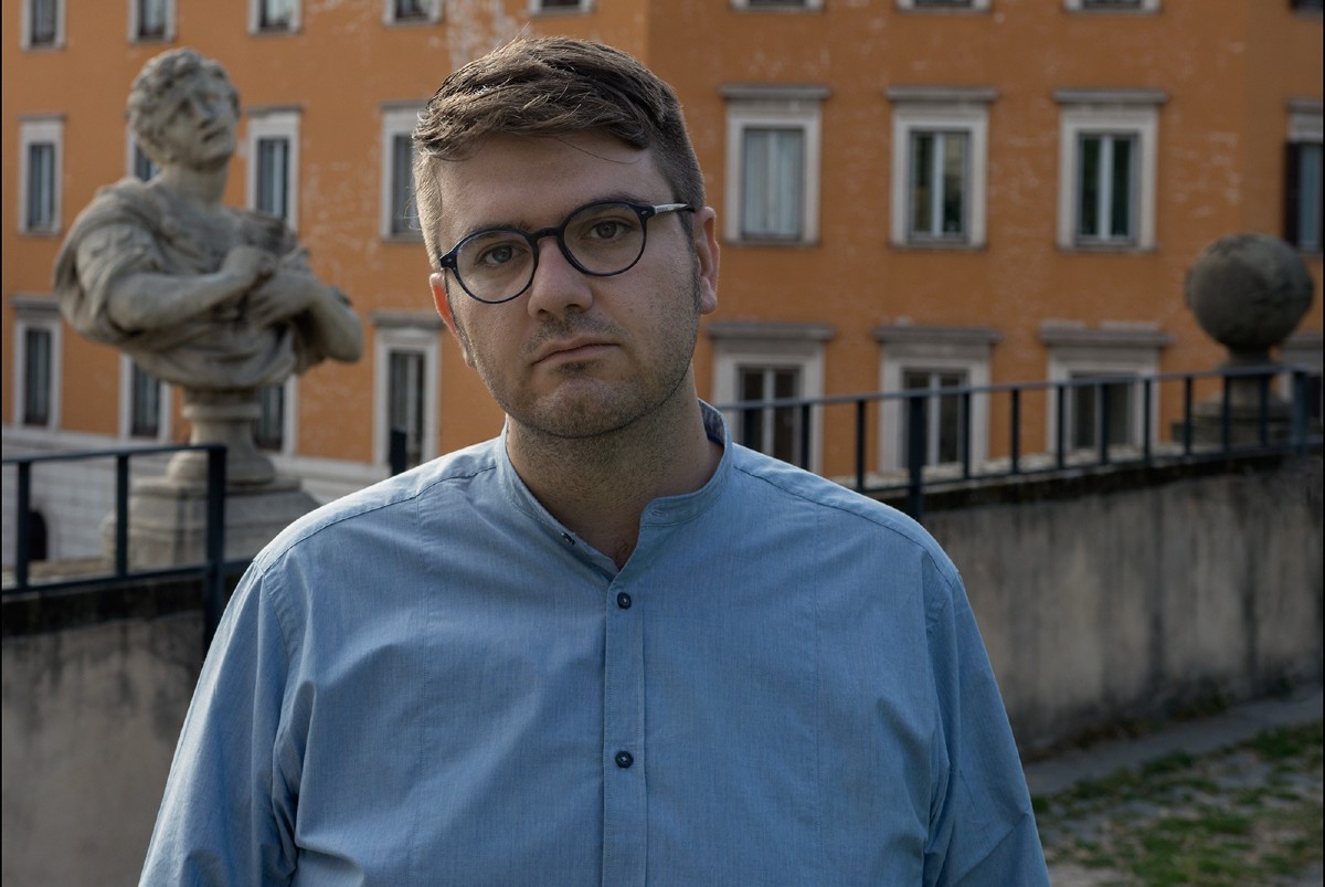 Intervista di Affari al poeta Corsi: “Scrivere? Un mix tra scopi e immagini” Intervista di Affari al poeta Corsi: “Scrivere? Un mix tra scopi e immagini”