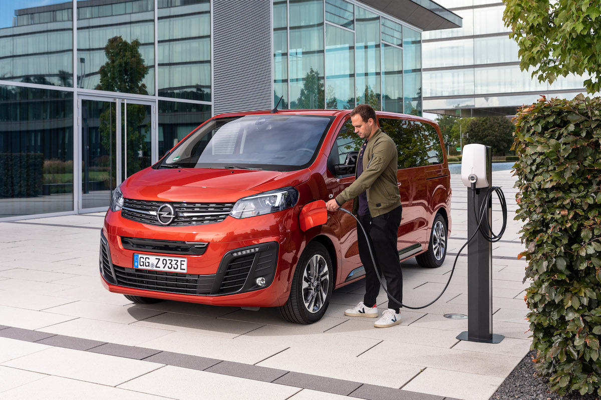 Opel:la ricarica rapida da 100 kW in CC è di serie Opel:la ricarica rapida da 100 kW in CC è di serie