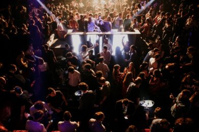 Firenze, spruzzano spray al peperoncino in discoteca: malori e 700 evacuati