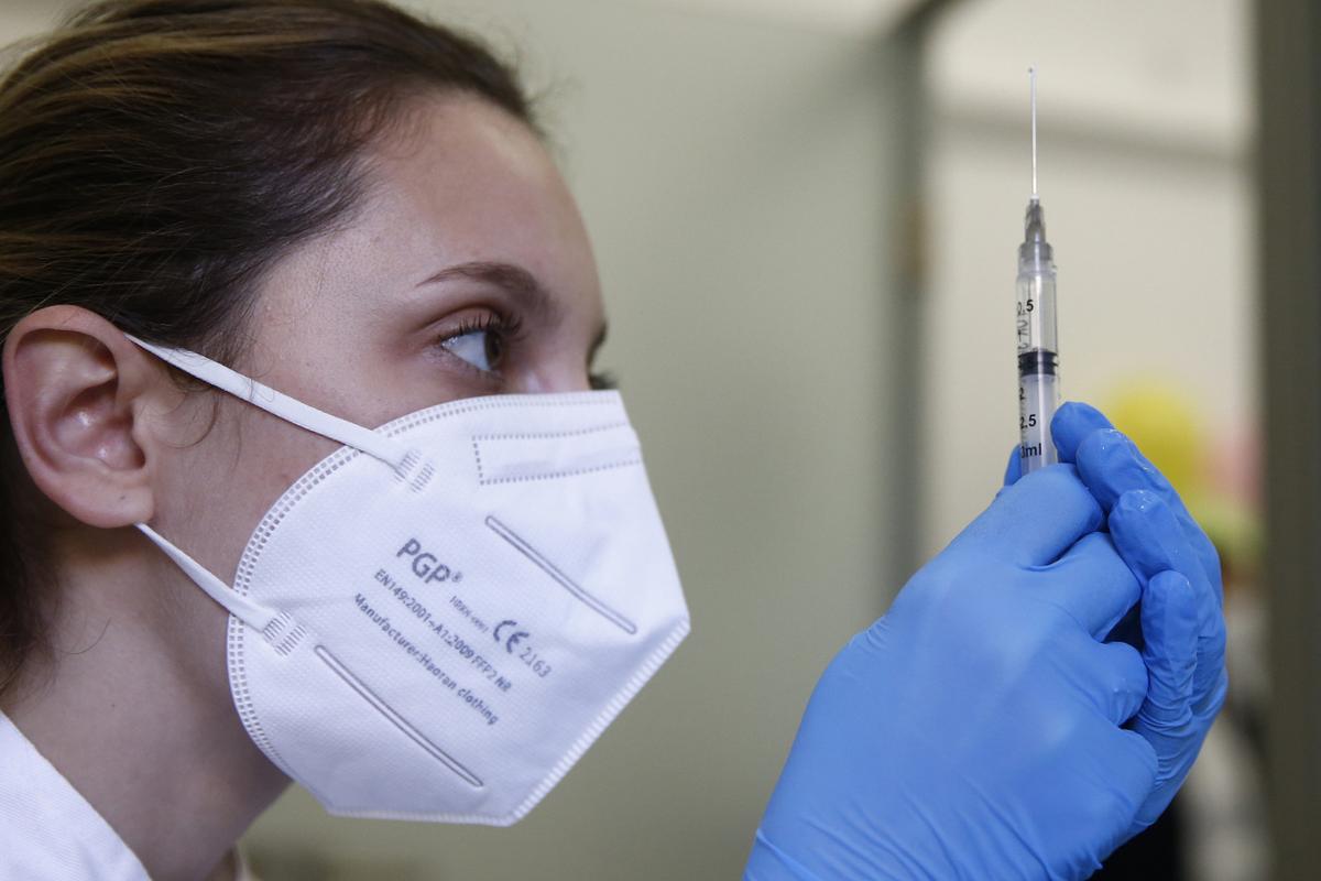 Coronavirus, Vespignani: “Faremo un vaccino all’anno. Omicron? Agire subito” Coronavirus, Vespignani: “Faremo un vaccino all’anno. Omicron? Agire subito”
